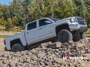 Chevrolet Silverado 1500 4WD Suspension Lift Kit w/ Forged Upper Control Arms - 7" Lift - N3 Struts Front/ N3 Shocks Rear